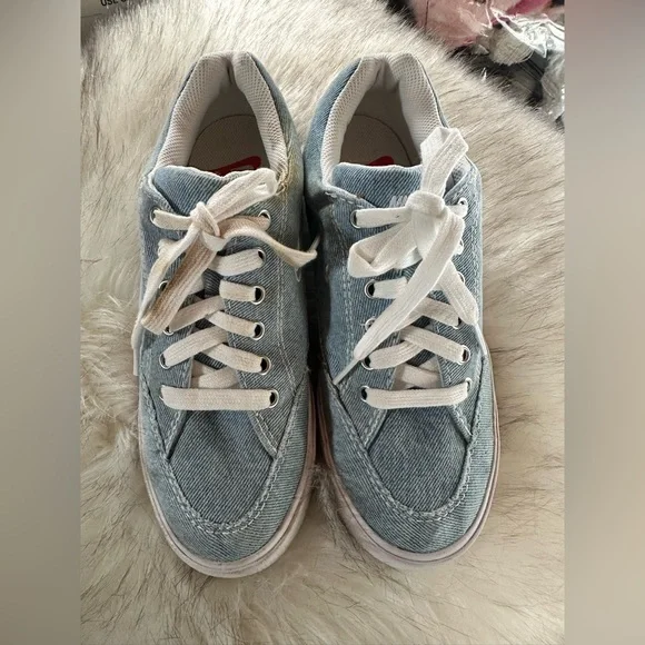 NIKE Men’s Gts 97 Denim - Blue
$166 MSRP - Picture 6 of 14